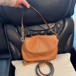 Michael Kors Bedford Pebbled Leather Flap Shoulder Bag in Luggage Brown